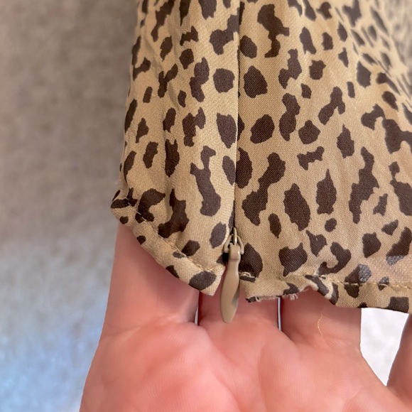 NWOT - Ann Taylor Leopard Sleeveless Top, Silk Lining Sz 4 - Picture 4 of 5